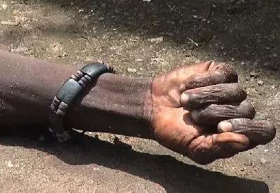 战狼2冷锋感染拉曼拉治愈救人,战狼二冷锋得拉曼拉怎么康复