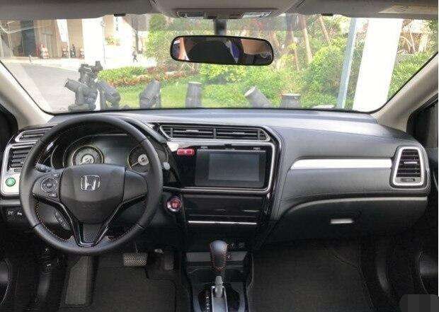 本田竞瑞17年6万公里能卖多少钱,本田竞瑞油耗8个算高吗