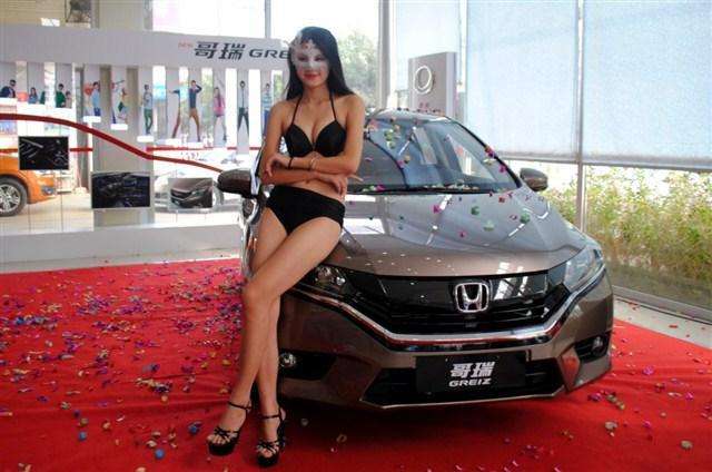 本田竞瑞17年6万公里能卖多少钱,本田竞瑞油耗8个算高吗