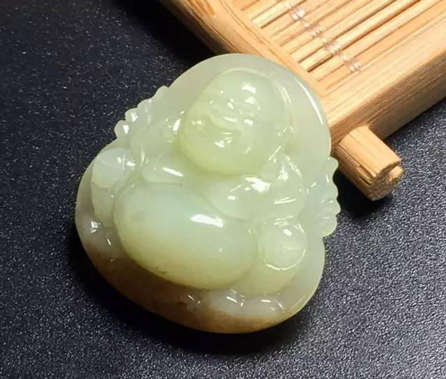 岫玉的黄白老玉与河磨玉的区别,老司机带你聊翡翠