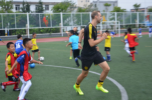 多特蒙德青训营怎么参加,多特蒙德足球青训学校