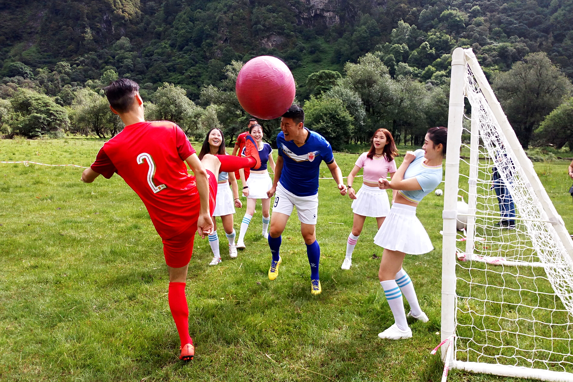 趣味足球比赛有哪些,趣味足球川渝对抗