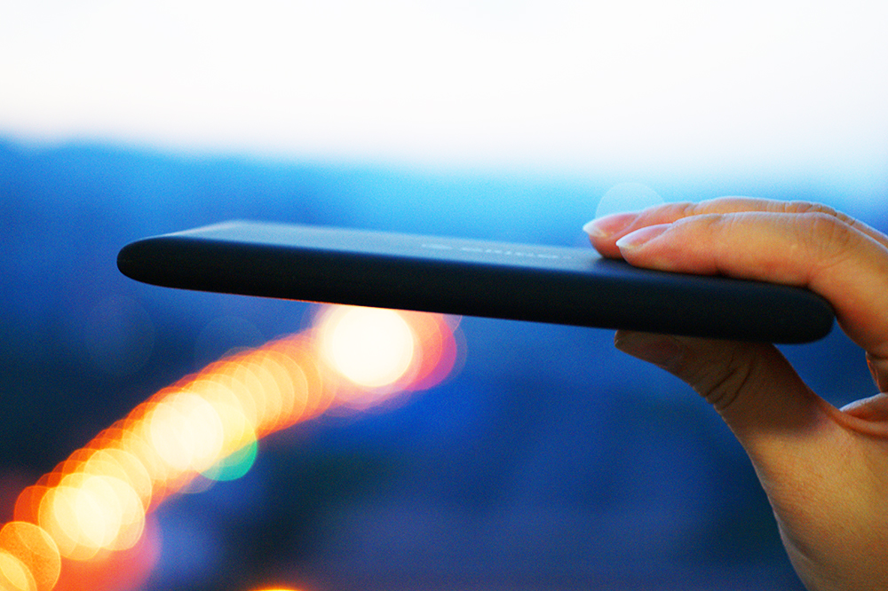 orico10000充电宝评测,轻磁5000毫安超薄磁吸无线充电宝