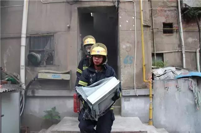 电视机着火用水扑灭事故,电视机自燃