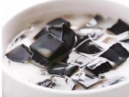 夏日里，贪念那碗黑白凉食