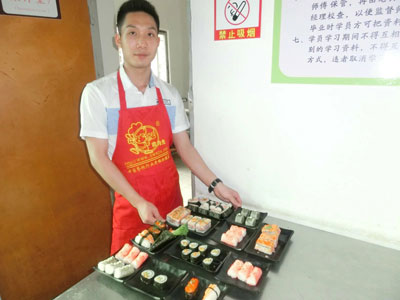 男人摆摊卖什么生意好,新手摆摊适合卖什么小吃