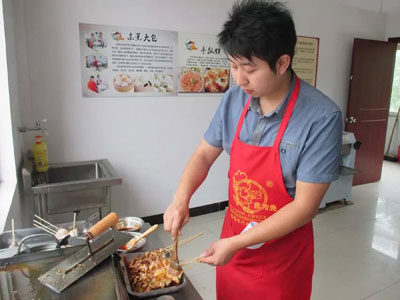 男人摆摊卖什么生意好,新手摆摊适合卖什么小吃