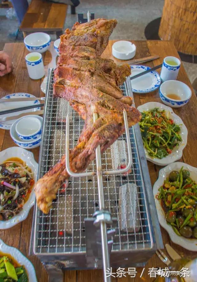 隐藏在昆明村庄里的3家烤羊店，老司机用3个月才找到的