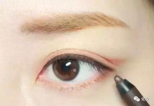 化妆前后差异很大的女明星,化妆前后对照的女明星图片