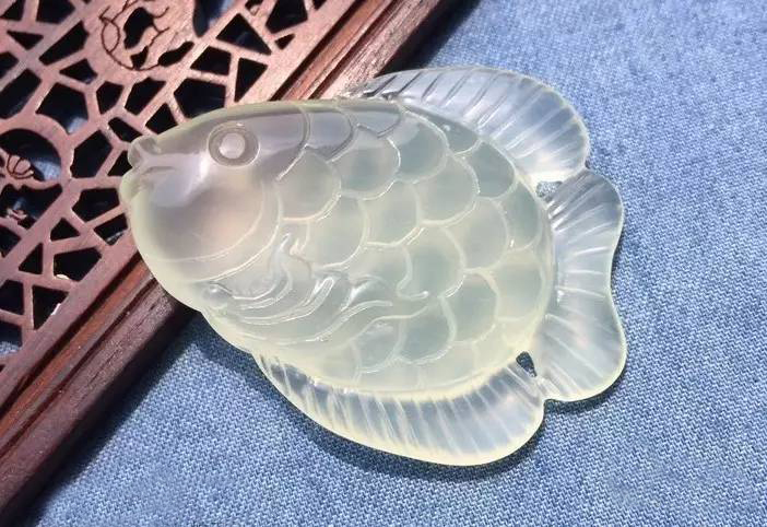 岫玉的黄白老玉与河磨玉的区别,老司机带你聊翡翠