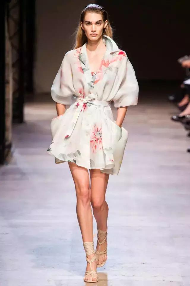 模特走秀手势动作代表什么,时装模特手势摆放造型