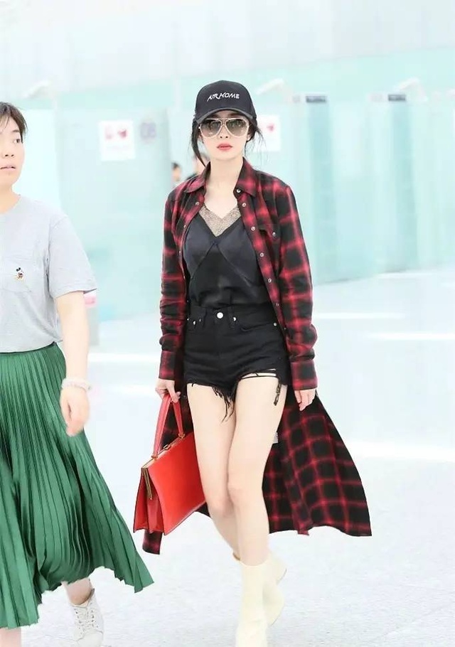 杨幂带货女王是怎么样的,爆款女王杨幂又美出新高度