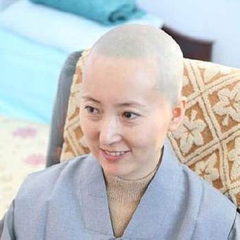 她曾资产过亿!出家后因乳腺癌逝世