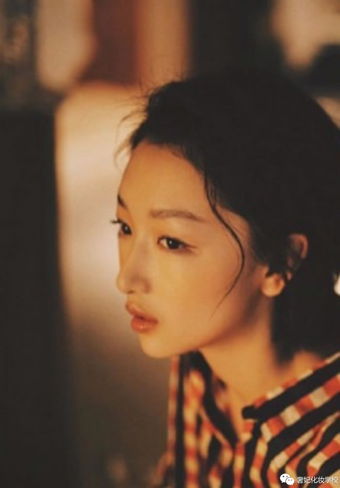 周冬雨单眼皮小眼睛怎么画眼妆,周冬雨单眼皮日常眼妆画法