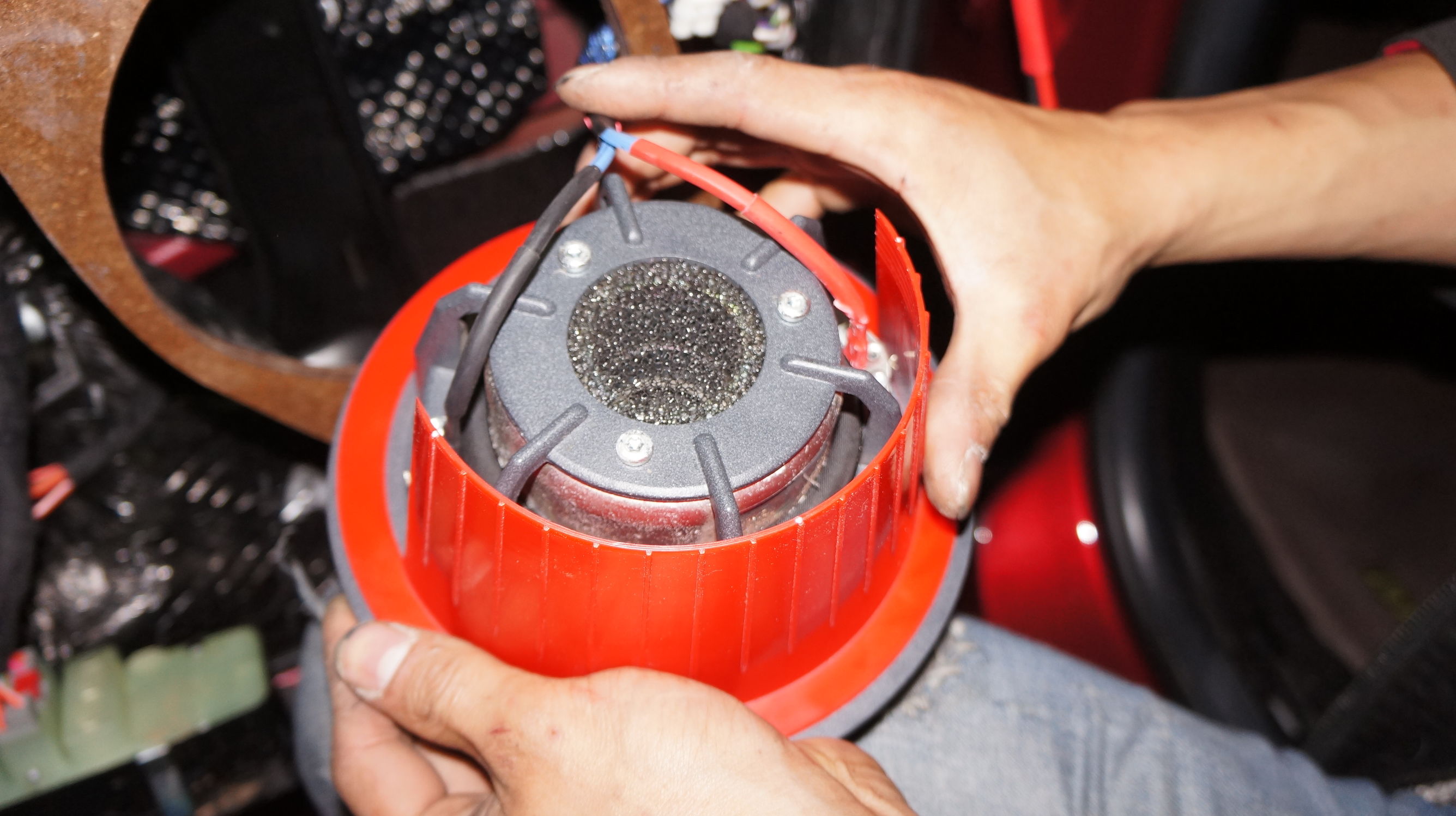 jeep改装汽车音响,吉普汽车音响改装效果图