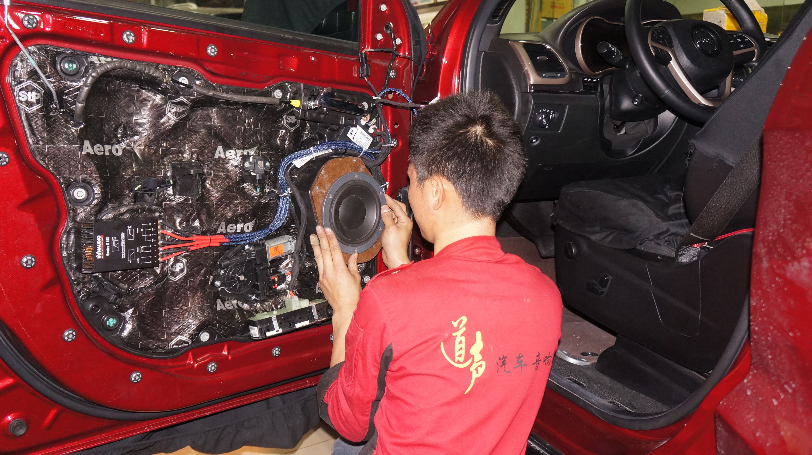 jeep改装汽车音响,吉普汽车音响改装效果图