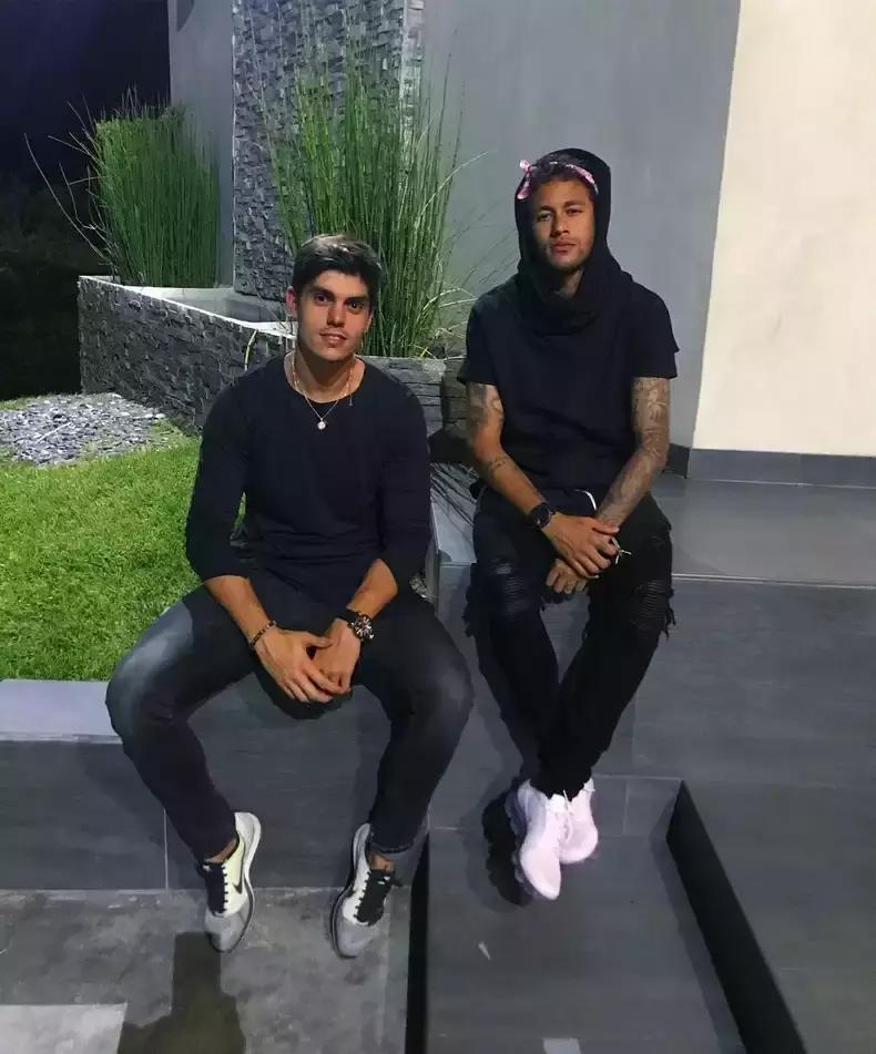 内马尔多大的鞋号,内马尔出过的耐克足球鞋