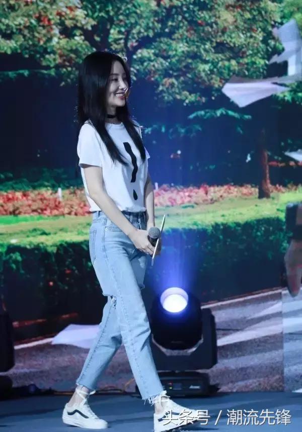 杨幂2021年春款小白鞋,杨幂一双最爱穿的国产鞋