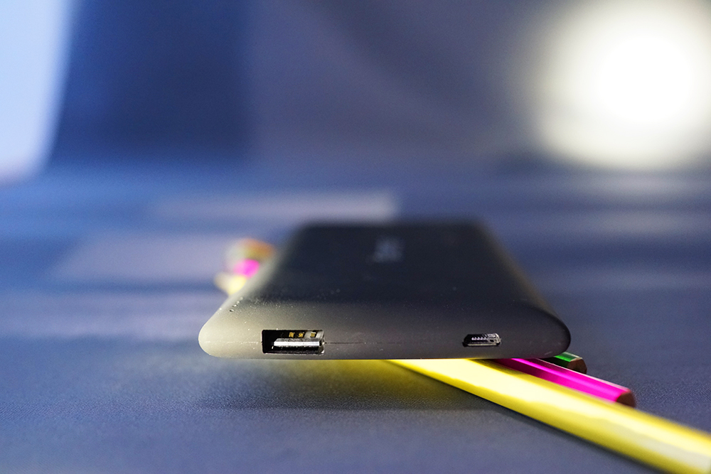 orico10000充电宝评测,轻磁5000毫安超薄磁吸无线充电宝