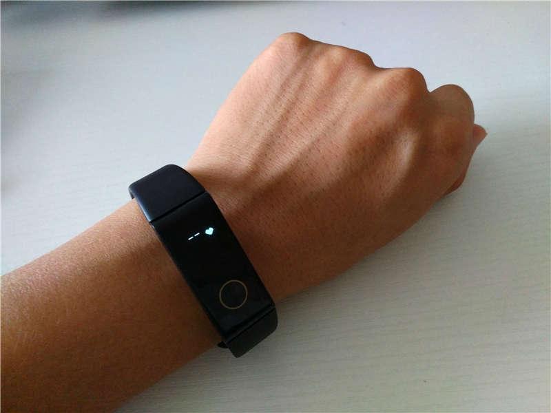 拉卡拉智能手环,跨界拉卡拉手环好用吗