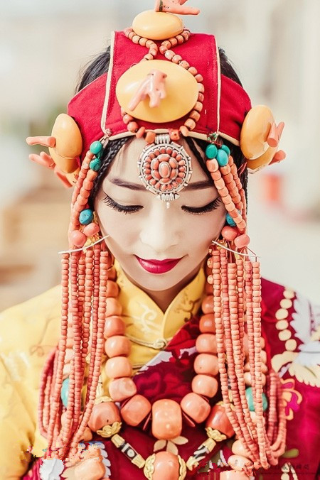 西藏如何佩戴蜜蜡,藏族带蜜蜡有什么好处