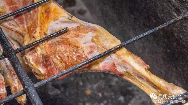 隐藏在昆明村庄里的3家烤羊店，老司机用3个月才找到的