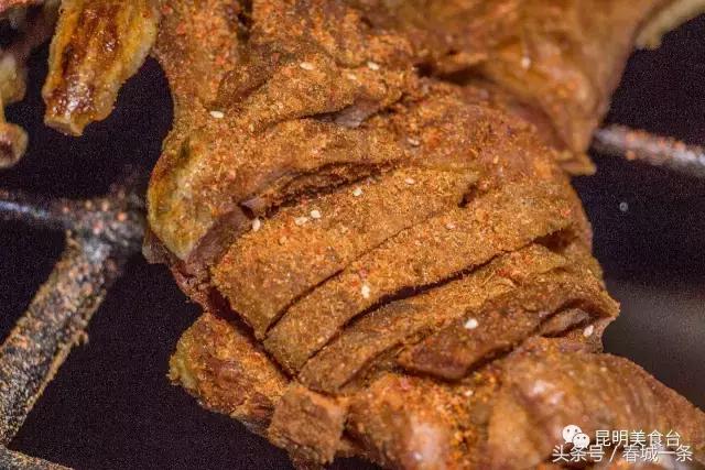 隐藏在昆明村庄里的3家烤羊店，老司机用3个月才找到的