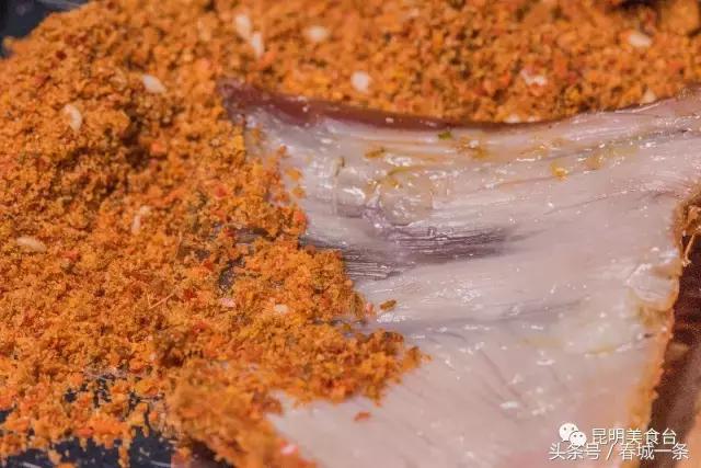 隐藏在昆明村庄里的3家烤羊店，老司机用3个月才找到的