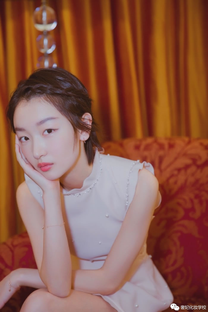 周冬雨单眼皮小眼睛怎么画眼妆,周冬雨单眼皮日常眼妆画法