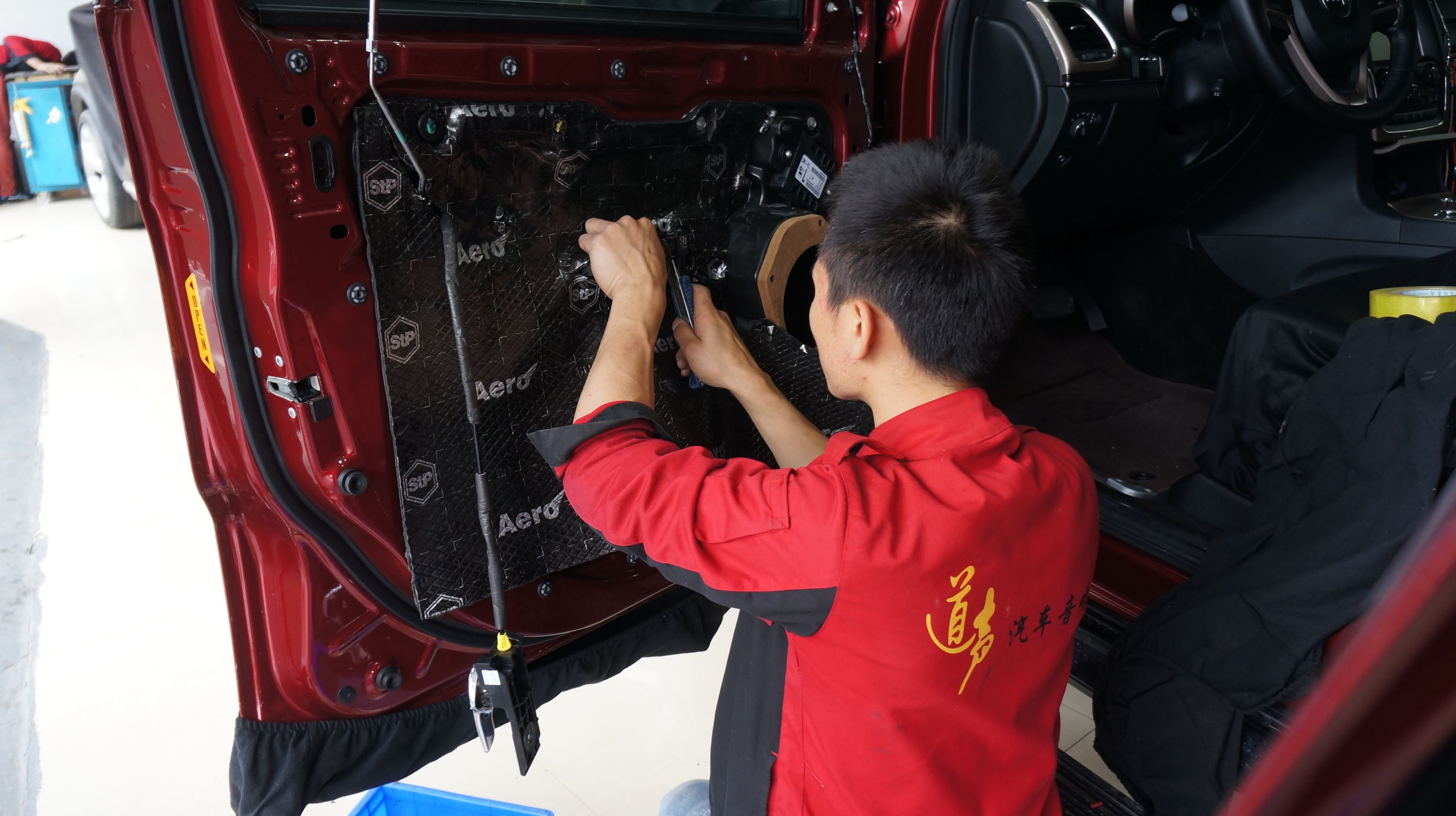 jeep改装汽车音响,吉普汽车音响改装效果图