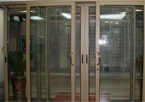 铝合金玻璃门价格？选购铝合金玻璃门技巧