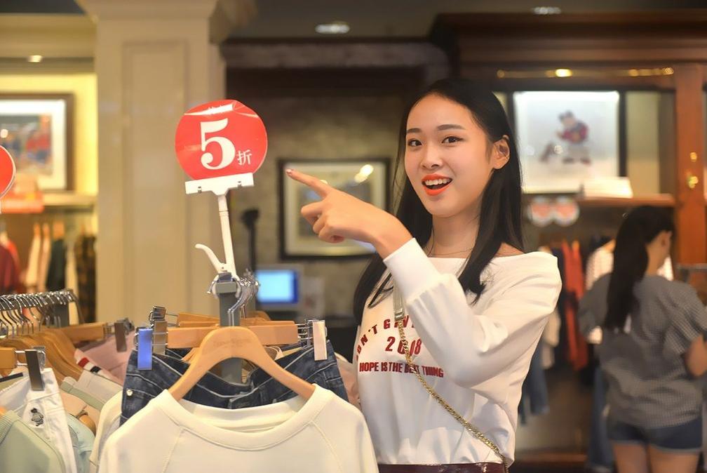 夏季旅游攻略中必不可少的装备，在南坪商都可以一站备齐