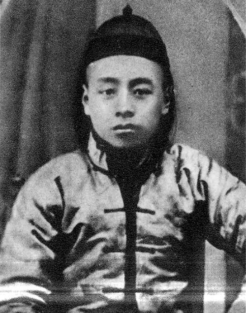 周总理16岁时写的半部武侠小说《巾帼英雄》到底在说什么