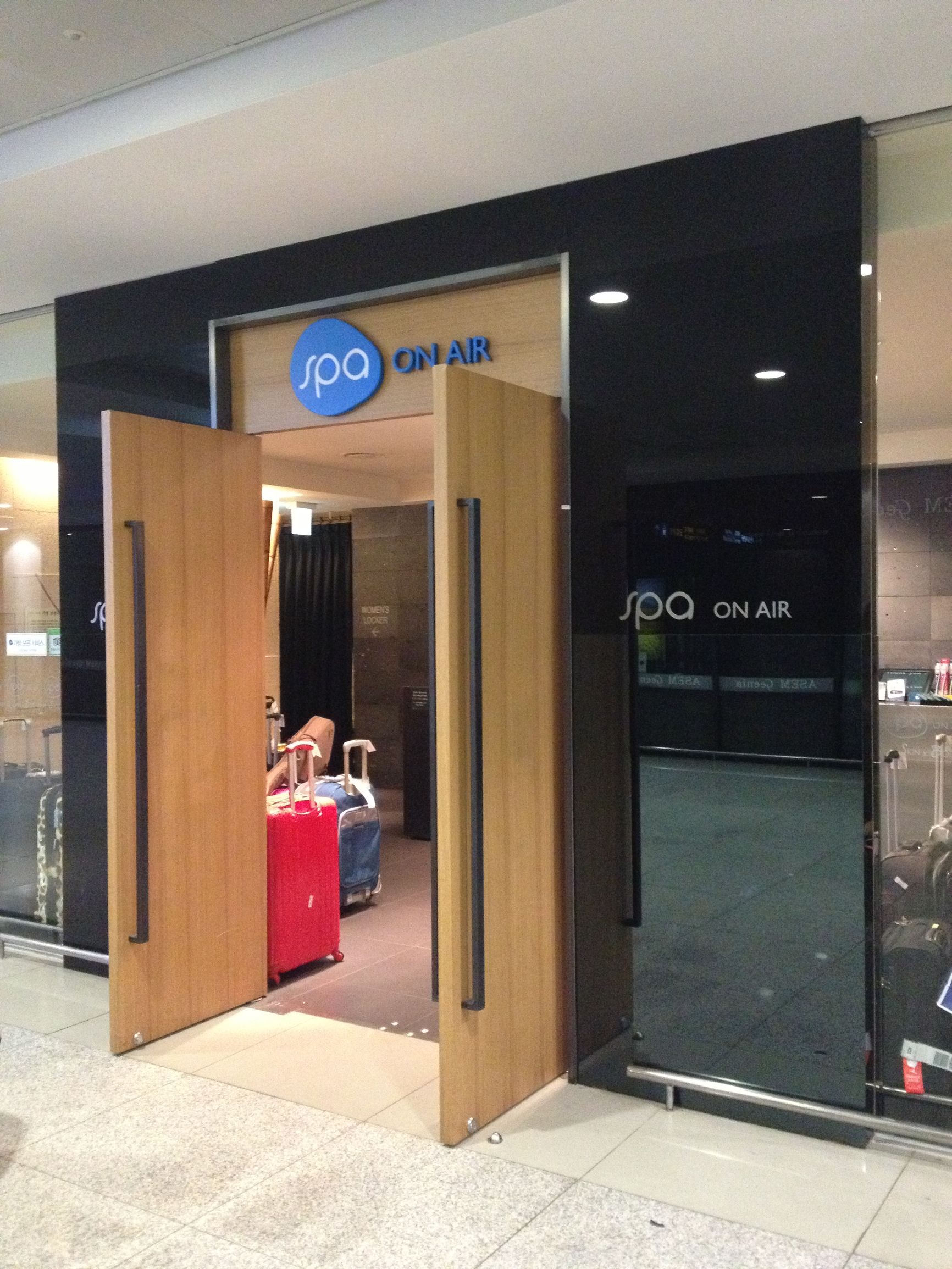 航班延误滞留机场,网曝航班延误