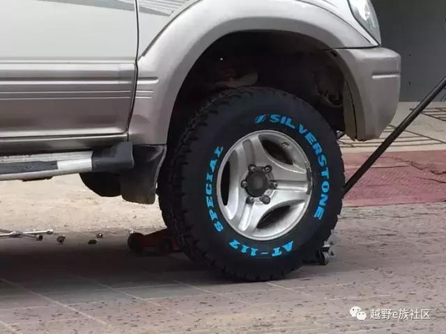 丰田陆霸3400是05年的车,05年路霸3400