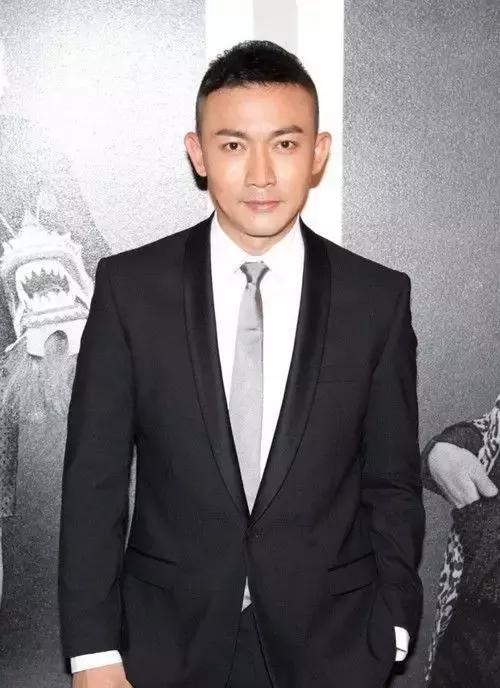 不知道怎么向理发师形容你的发型?那你肯定需要这个万能发型!