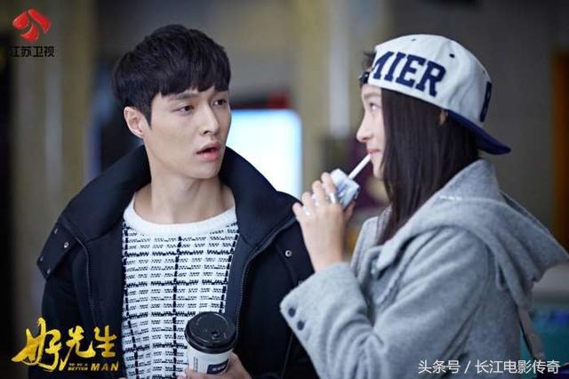 甜蜜暴击鹿晗关晓彤偷偷接吻花絮,甜蜜暴击鹿晗关晓彤接吻现场花絮