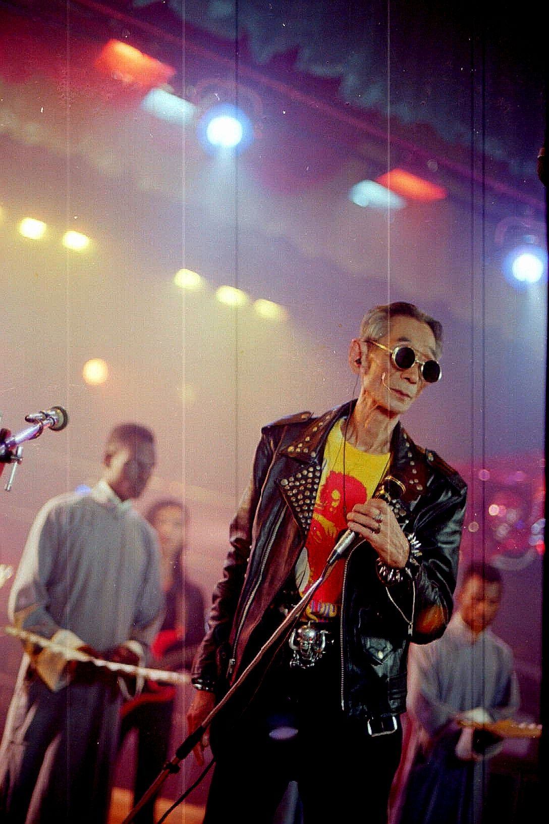 晚年马三立幽默感已深入骨髓，最爱读书写字，题写天津“名流茶馆”保存至今