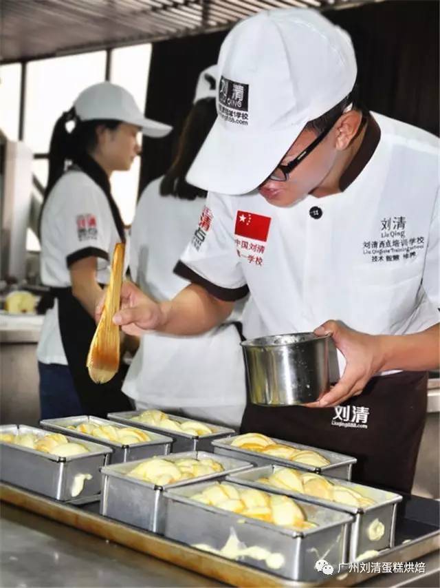 开烘焙店如何年入百万,烘焙店做什么最赚钱