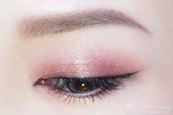 眼妆教程日常简单,眼妆教程日常简单易学