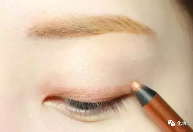 化妆前后差异很大的女明星,化妆前后对照的女明星图片