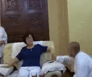 初春时节，西伯利亚寒气袭人，a国间谍史密夫执行任务时，失手被擒，其后被关在高原上的木屋内