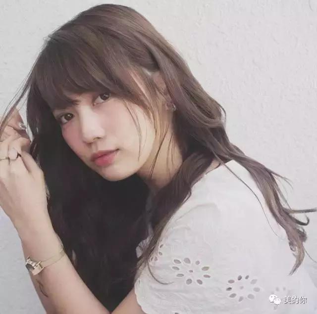 黄皮适合染什么颜色的发色显白,换发色耐看