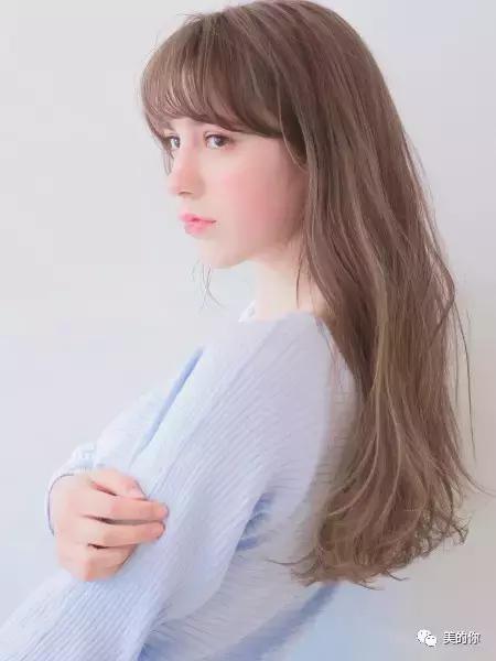 黄皮适合染什么颜色的发色显白,换发色耐看