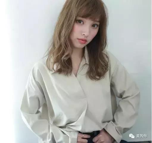 黄皮适合染什么颜色的发色显白,换发色耐看