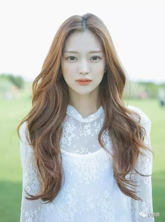 黄皮适合染什么颜色的发色显白,换发色耐看