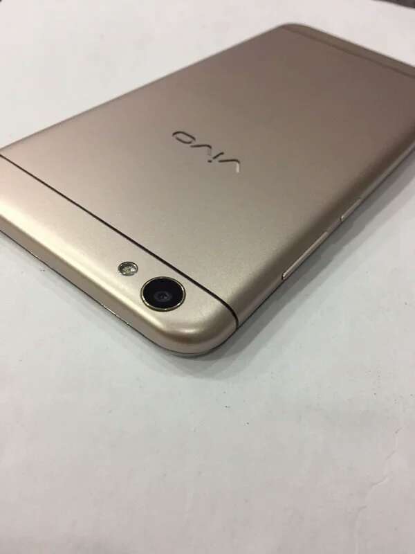 1600万柔光灯手机,2200w柔光自拍