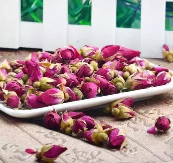 来月经能喝金银花茶和玫瑰花茶吗,经期的女性可以喝金银花茶吗