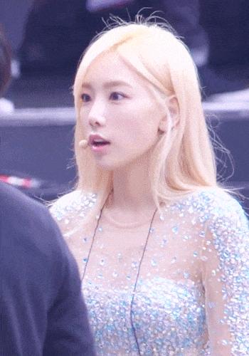 健身房女性锻炼视频,女生健身房锻炼视频年轻