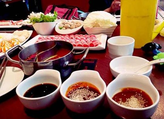 吃火锅用什么蘸酱最好,自己配制火锅蘸酱